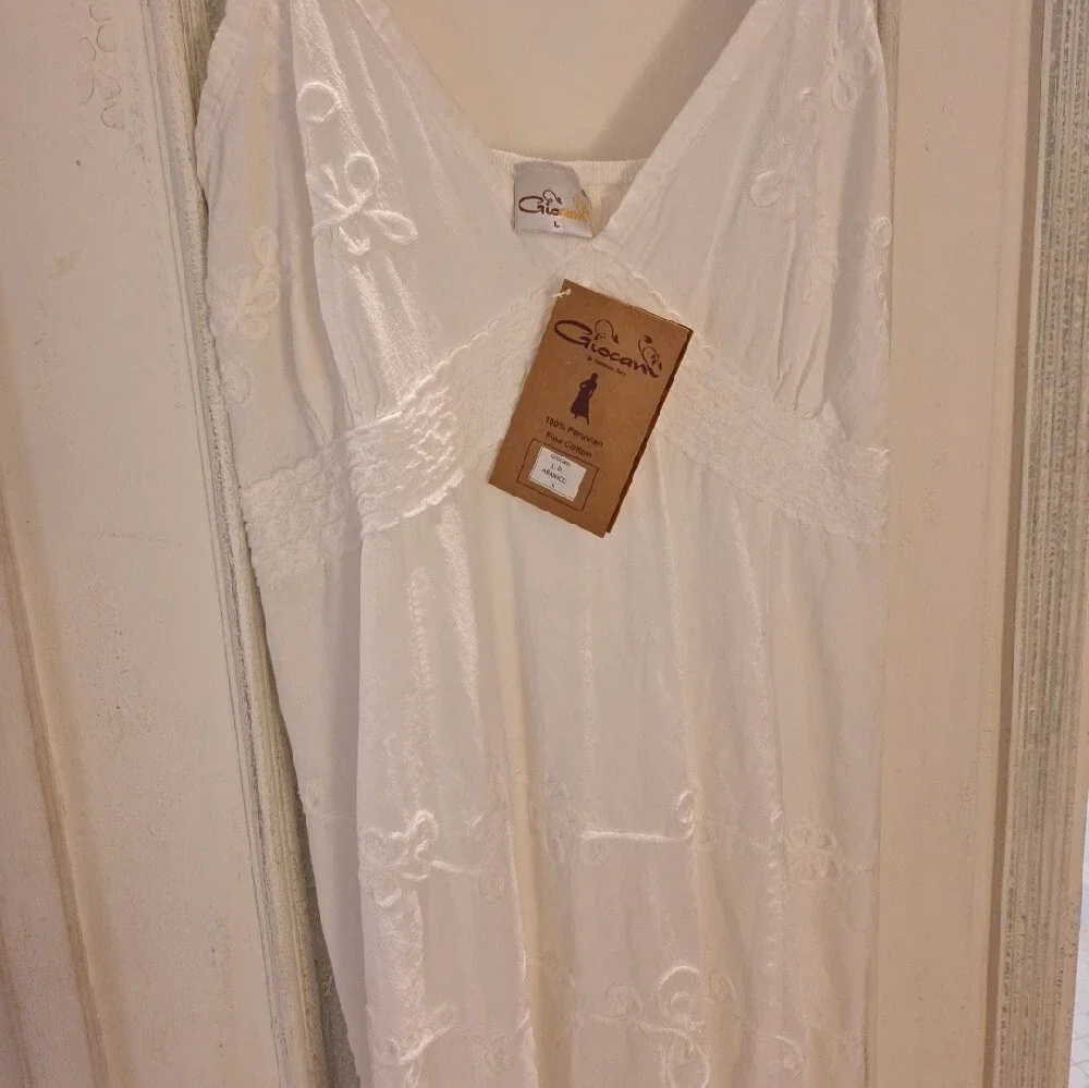 Giocam White Embroidered V-Neck embrodery Dress